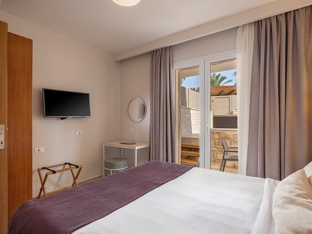 Caldera Beach — Rooms in Gerani Chanion