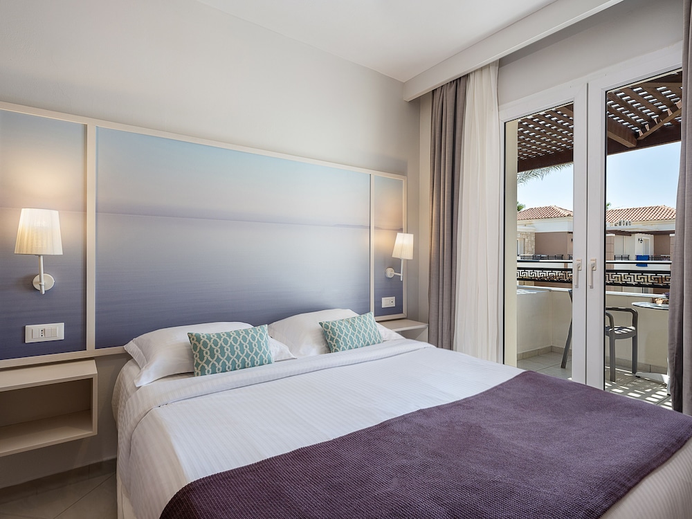 Caldera Beach — Rooms in Gerani Chanion