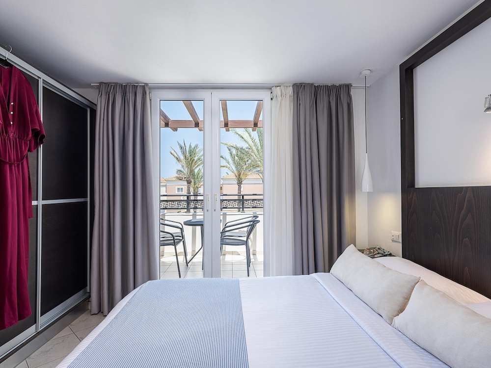 Caldera Beach — Rooms in Gerani Chanion