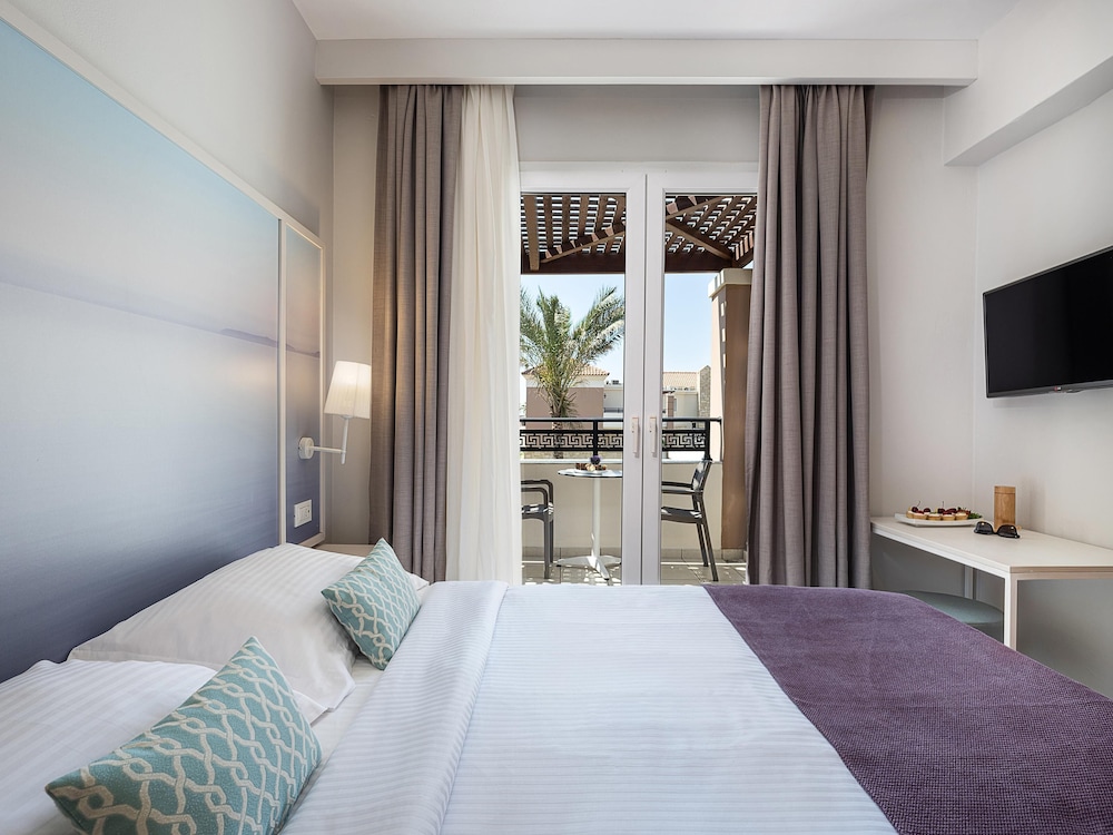 Caldera Beach — Rooms in Gerani Chanion