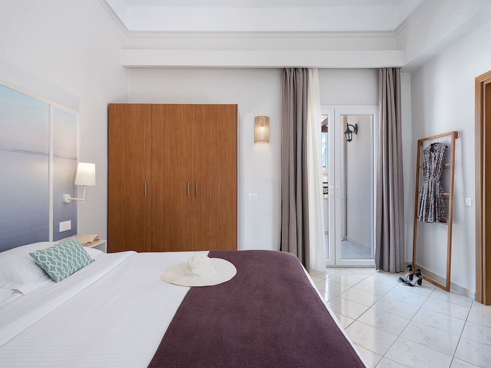 Caldera Beach — Rooms in Gerani Chanion