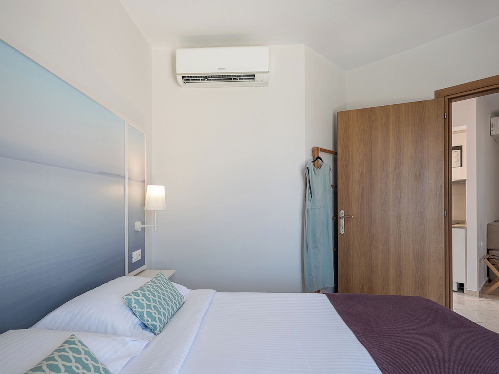 Caldera Beach — Rooms in Gerani Chanion