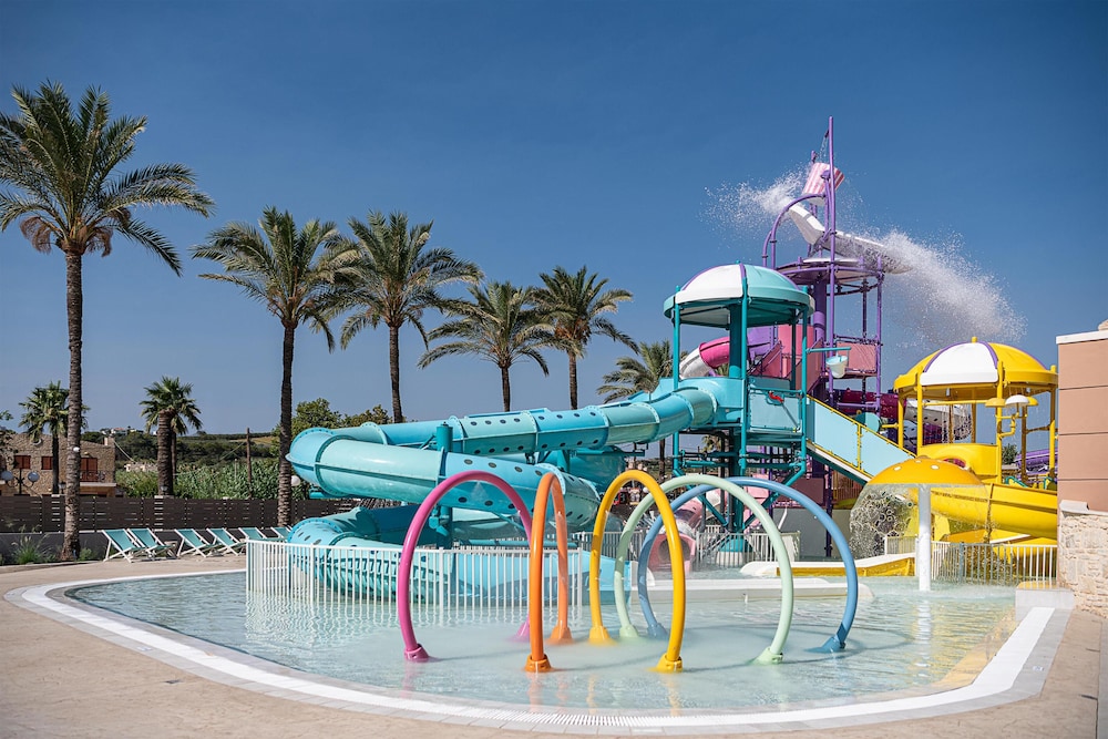 Caldera Beach — On-site activities in Gerani Chanion