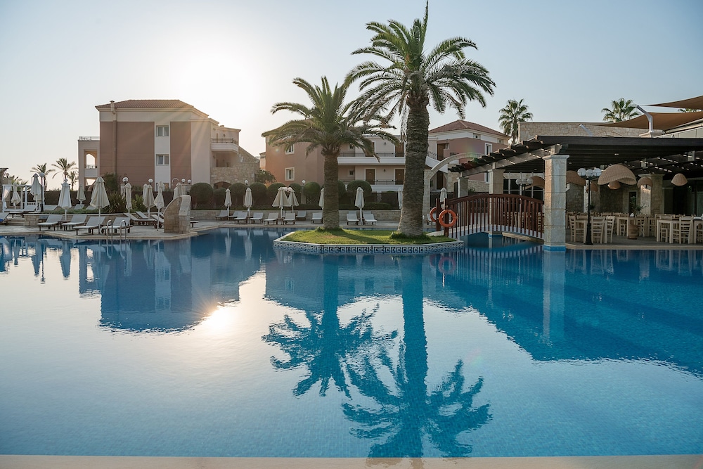 Caldera Creta Paradise — Swimming pool in Platanias