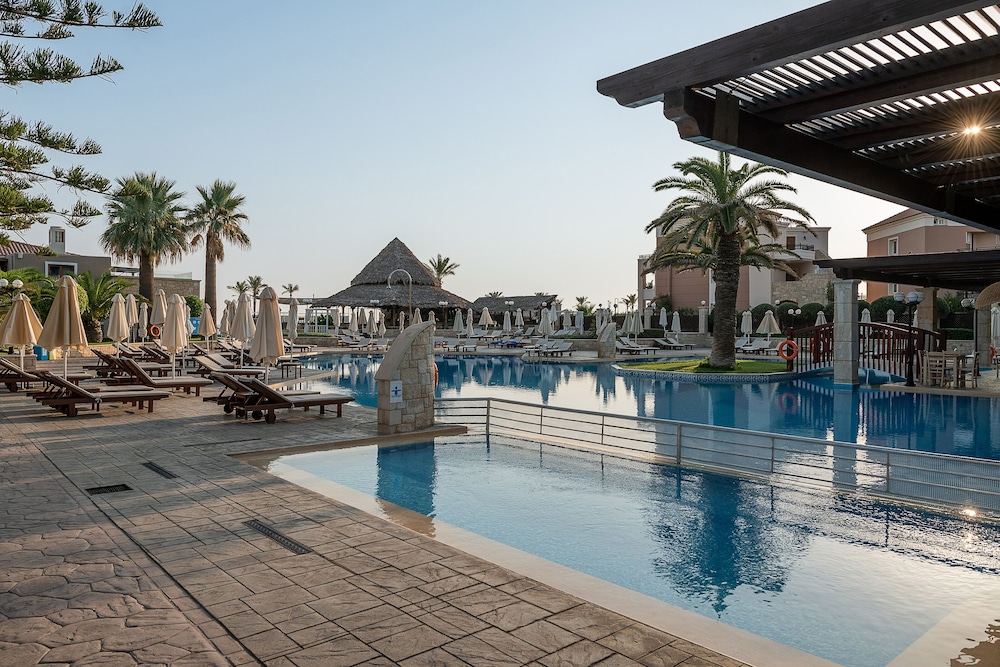 Caldera Creta Paradise — Swimming pool in Platanias