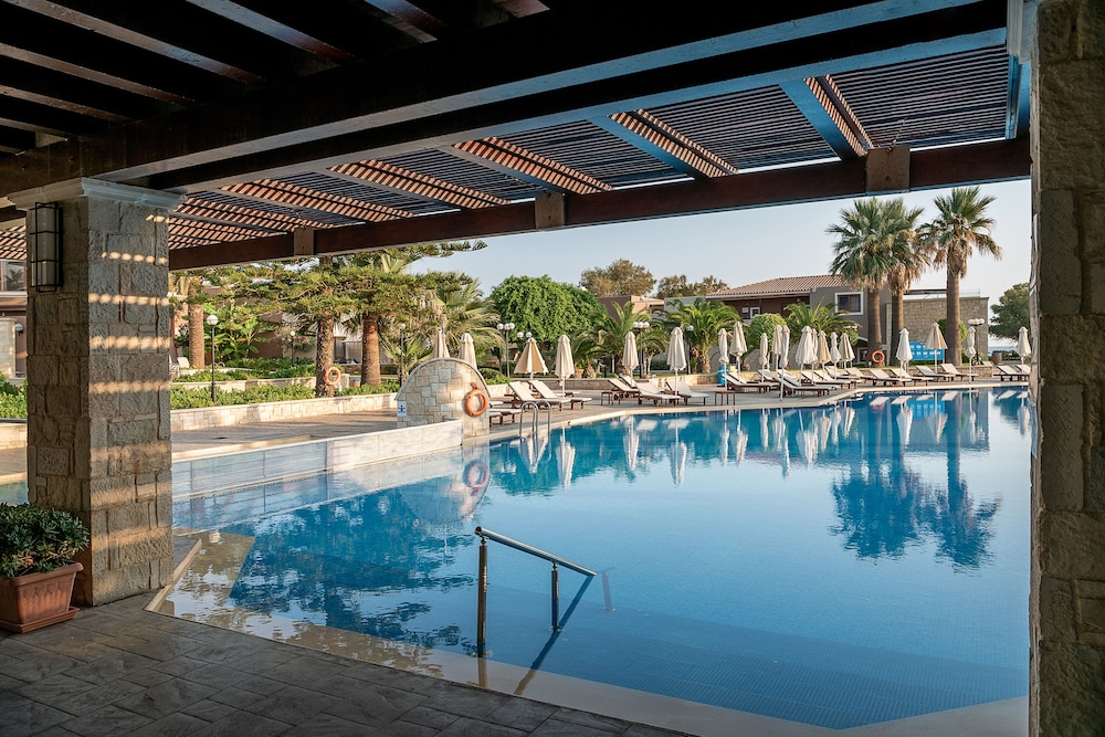 Caldera Creta Paradise — Swimming pool in Platanias
