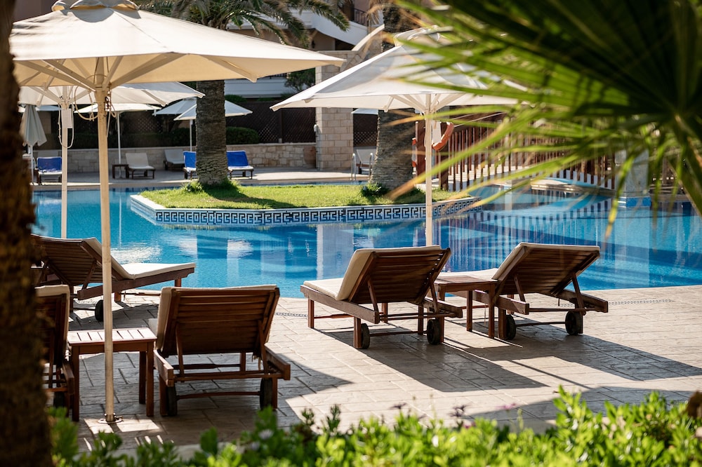 Caldera Creta Paradise — Swimming pool in Platanias