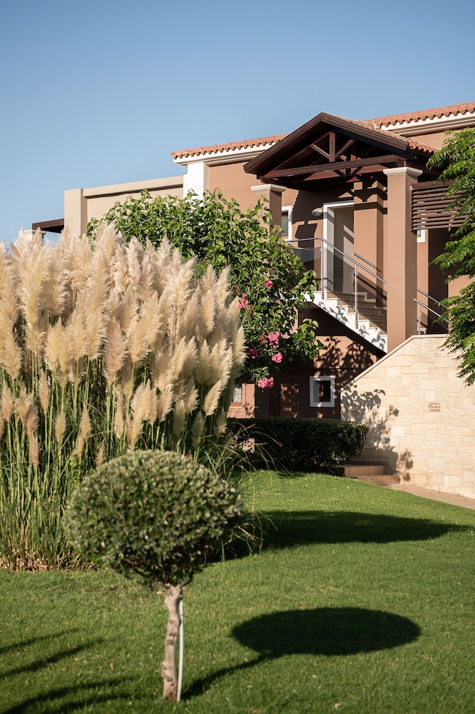 Caldera Creta Paradise — Hotel building in Platanias