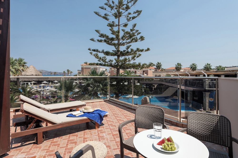 Caldera Creta Paradise — Swimming pool in Platanias