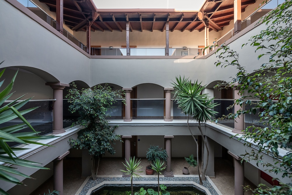 Caldera Creta Paradise — Hotel building in Platanias