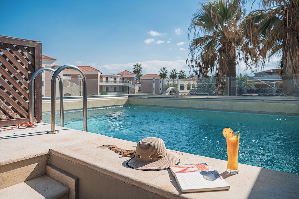 Caldera Creta Paradise — Swimming pool in Platanias