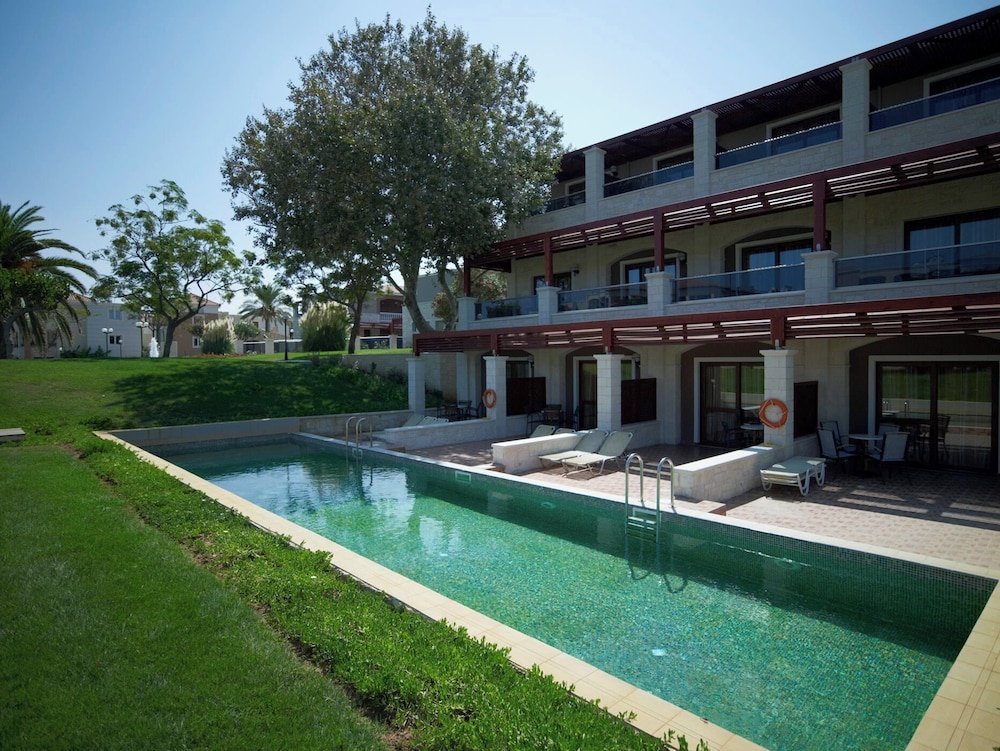 Caldera Creta Paradise — Swimming pool in Platanias