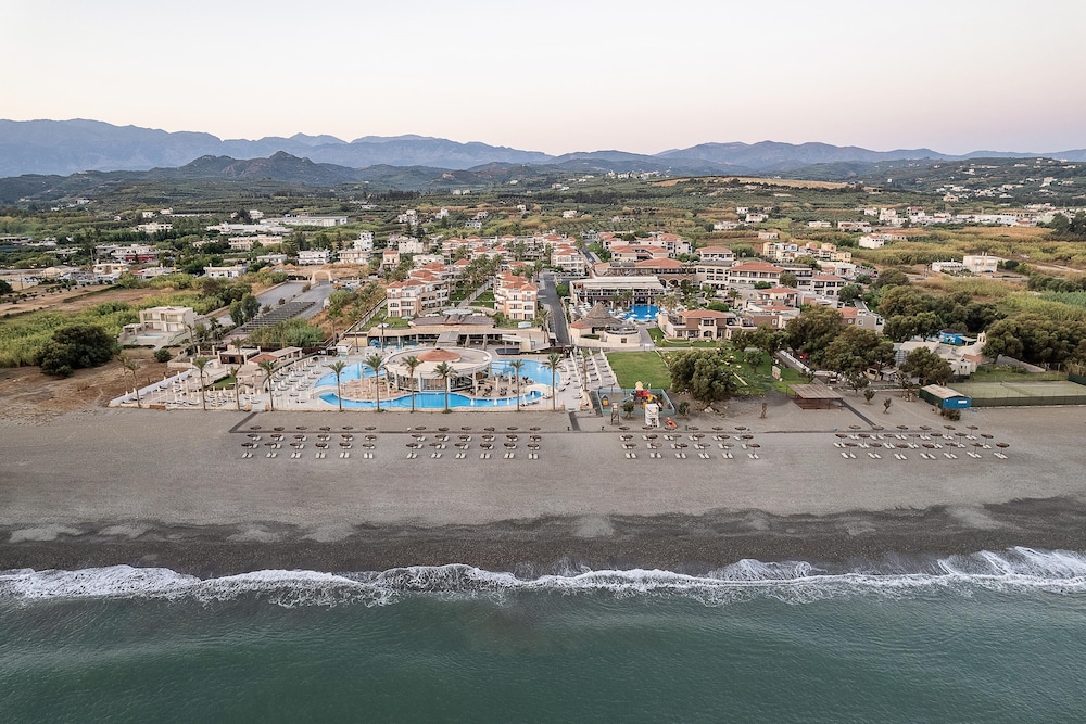 Caldera Creta Paradise — Beach in Platanias