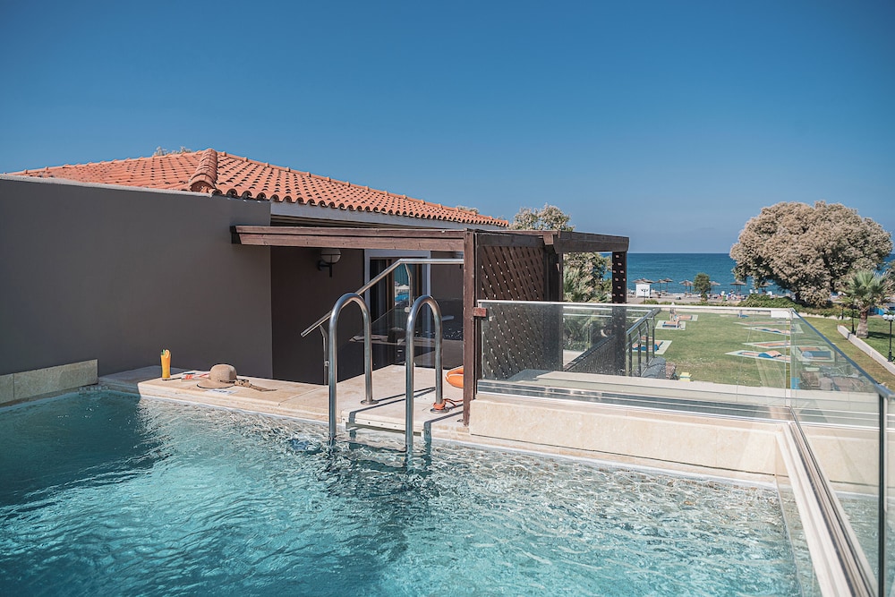 Caldera Creta Paradise — Swimming pool in Platanias