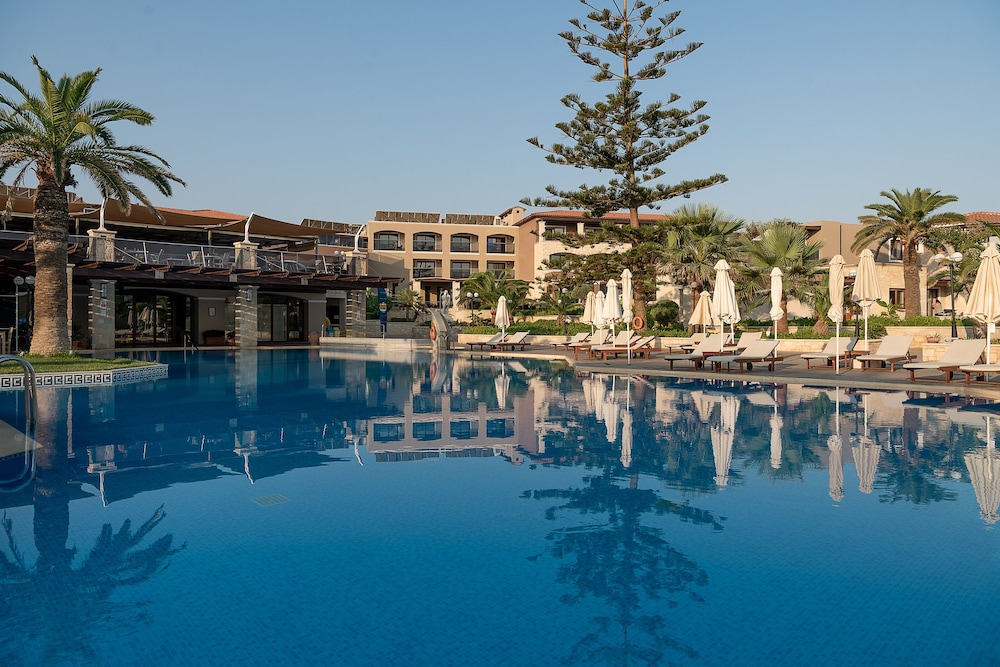 Caldera Creta Paradise — Swimming pool in Platanias