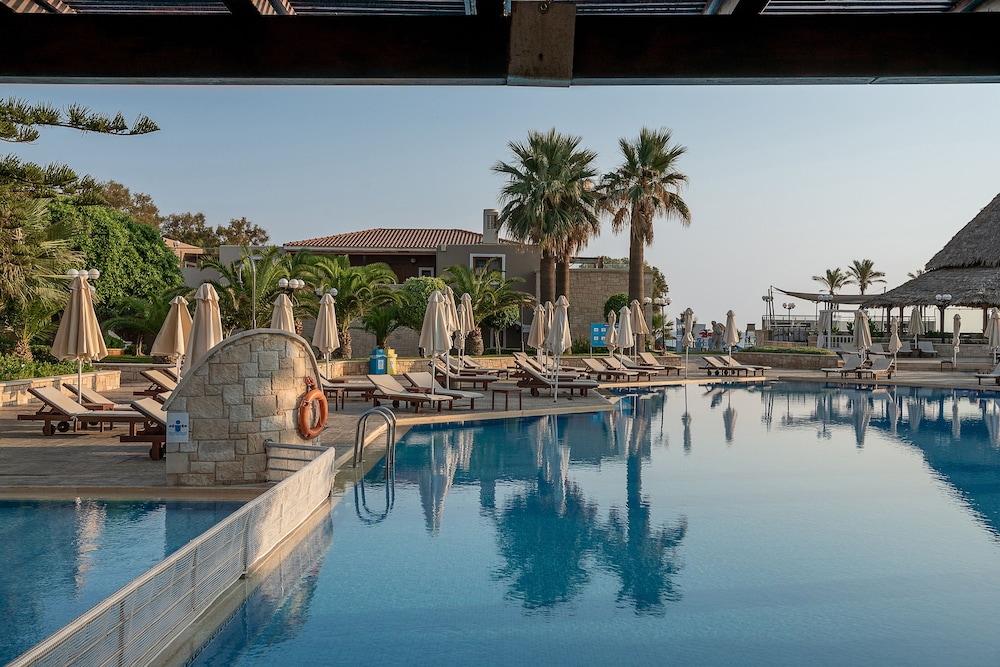 Caldera Creta Paradise — Swimming pool in Platanias