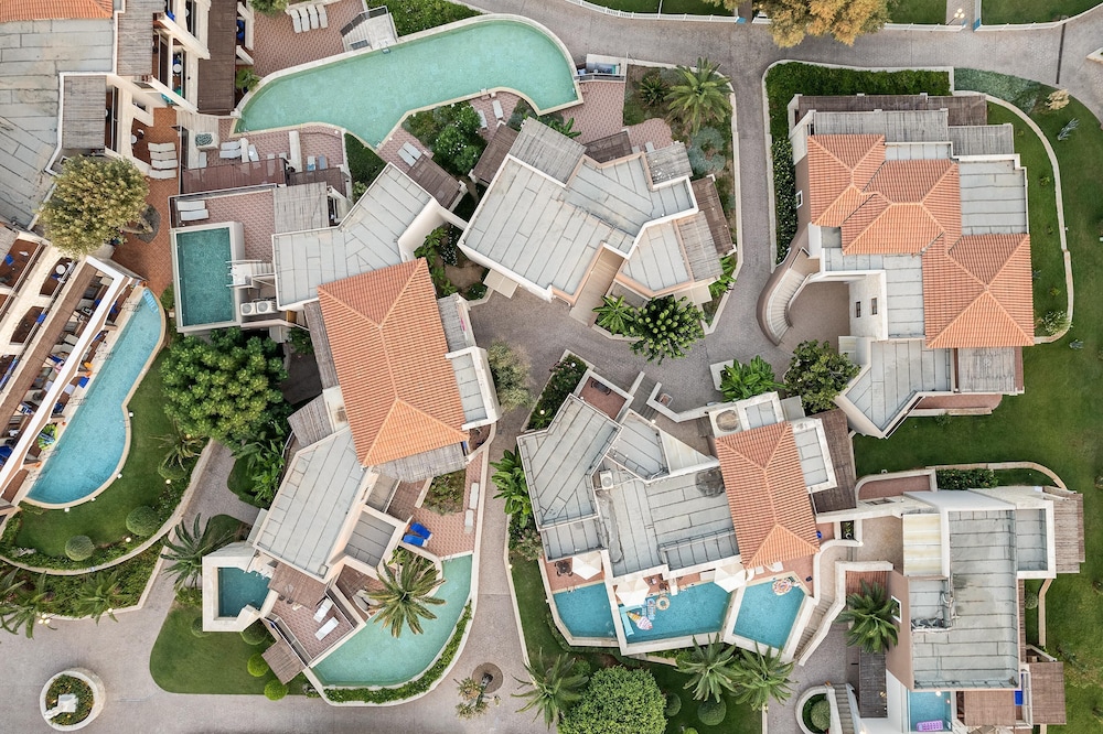 Caldera Creta Paradise — Hotel building in Platanias