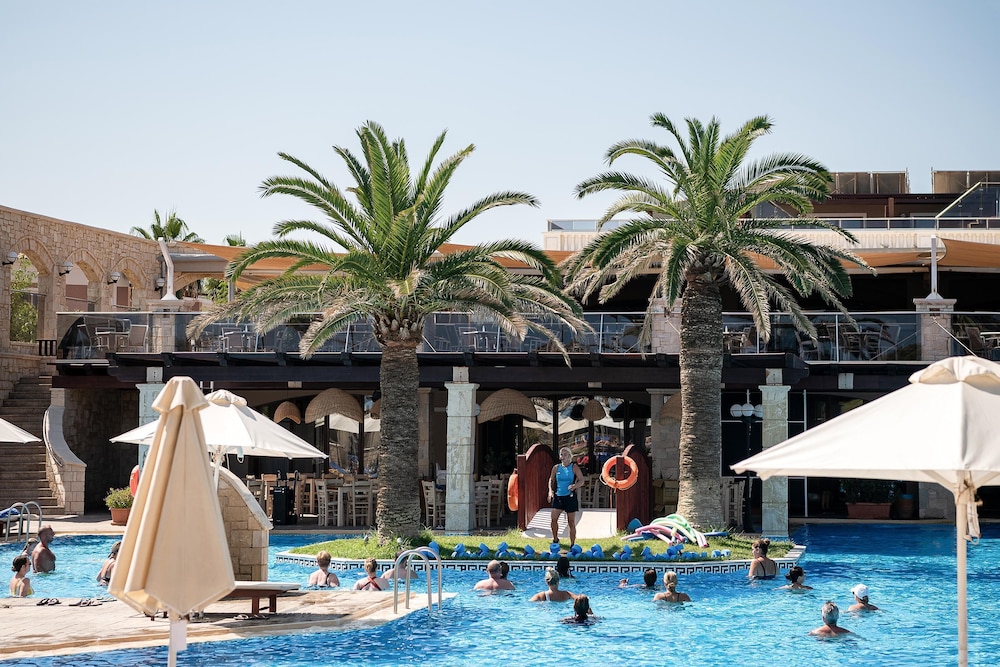 Caldera Creta Paradise — Swimming pool in Platanias