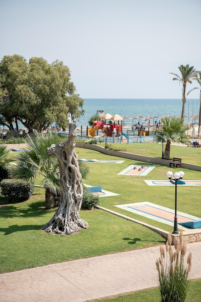 Caldera Creta Paradise — Beach in Platanias