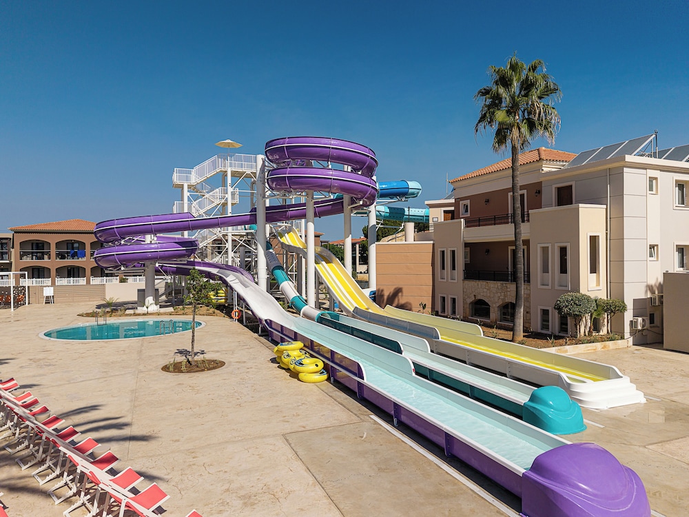 Caldera Creta Paradise — Swimming pool in Platanias