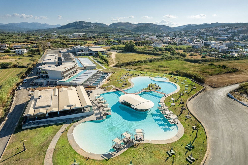 Galini Palace Resort Hotel - All Inclusive — Swimming pool in Platanias