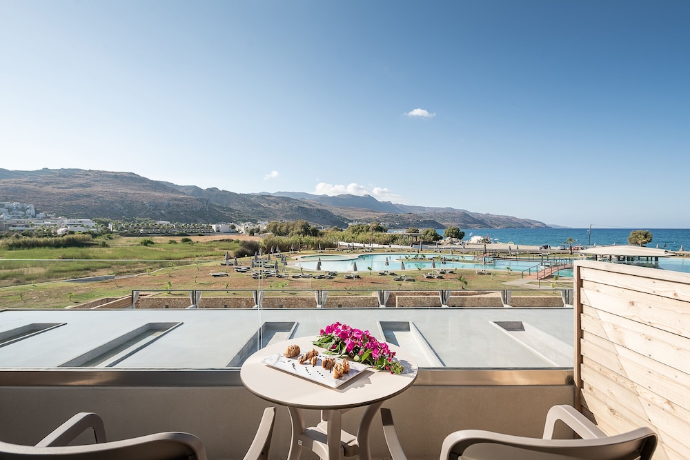 Galini Palace Resort Hotel - All Inclusive — Hotel building in Platanias