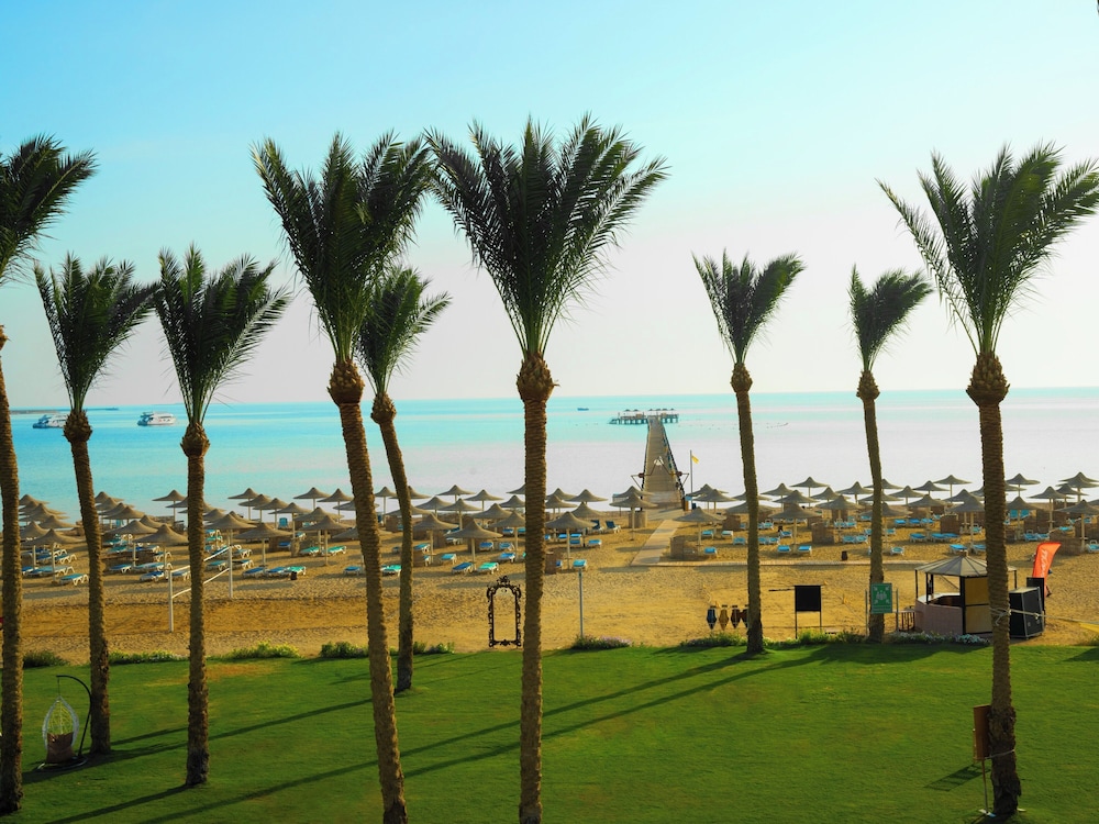 Stella Gardens Resort Makadi Bay - 24HRS All inclusive — Beach in Makadi Bay, Red Sea