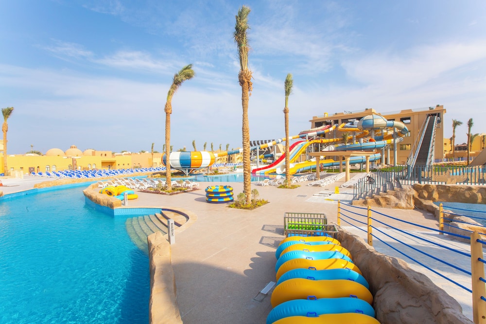 Stella Gardens Resort Makadi Bay - 24HRS All inclusive — Beach in Makadi Bay, Red Sea