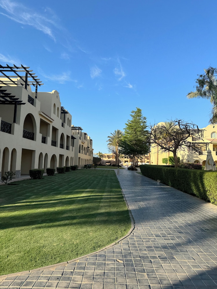 Stella Gardens Resort Makadi Bay - 24HRS All inclusive — Hotel building in Makadi Bay, Red Sea