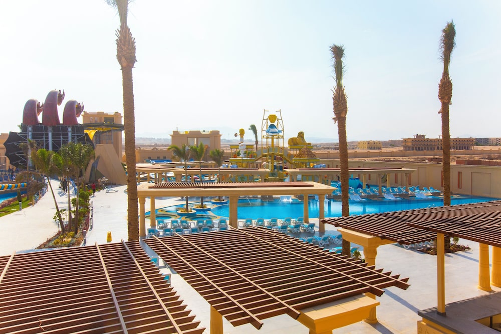 Stella Gardens Resort Makadi Bay - 24HRS All inclusive — Swimming pool in Makadi Bay, Red Sea