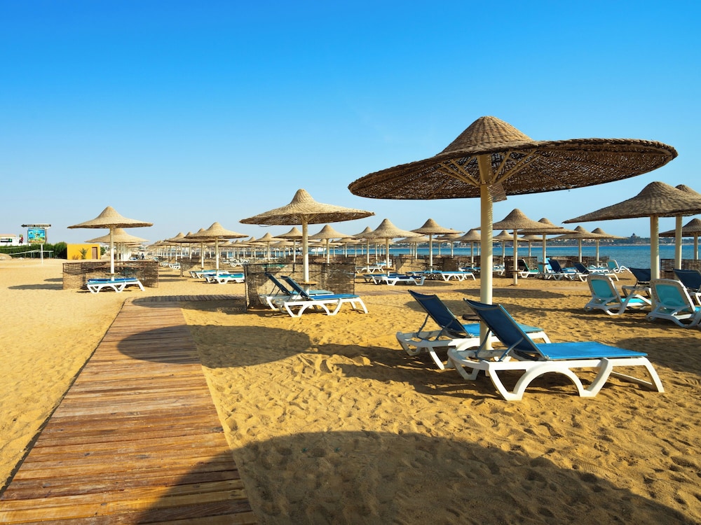 Stella Gardens Resort Makadi Bay - 24HRS All inclusive — Beach in Makadi Bay, Red Sea