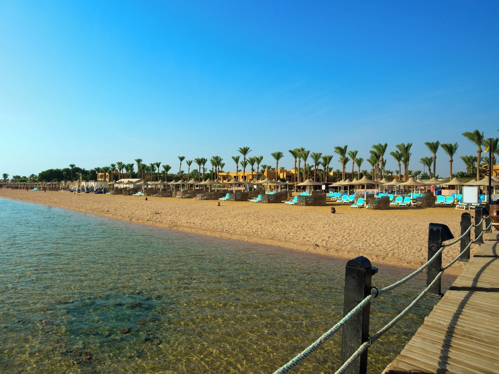 Stella Gardens Resort Makadi Bay - 24HRS All inclusive — Beach in Makadi Bay, Red Sea