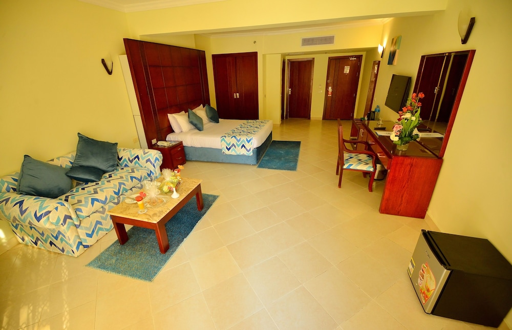 Edge Rotana Sea Beach — Hotel rooms in Sharm El Sheikh, Red Sea