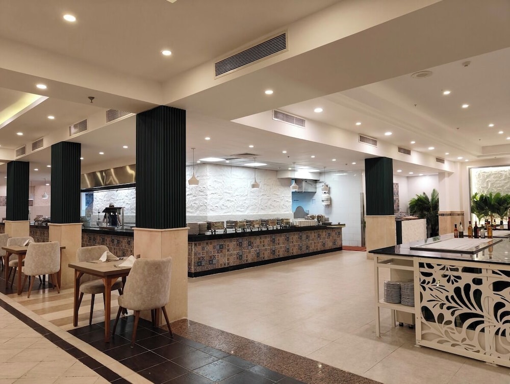 Edge Rotana Sea Beach — Restaurant & bars in Sharm El Sheikh, Red Sea