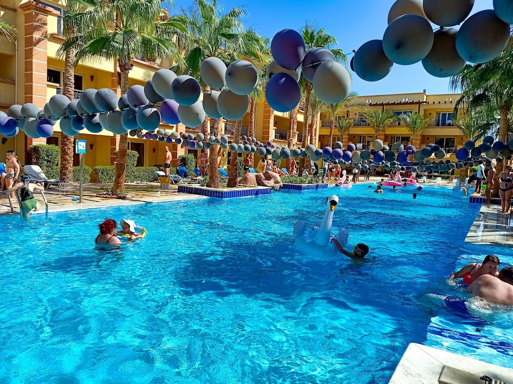 Edge Rotana Sea Beach — Swimming pool in Sharm El Sheikh, Red Sea