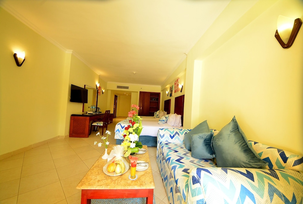 Edge Rotana Sea Beach — Hotel rooms in Sharm El Sheikh, Red Sea
