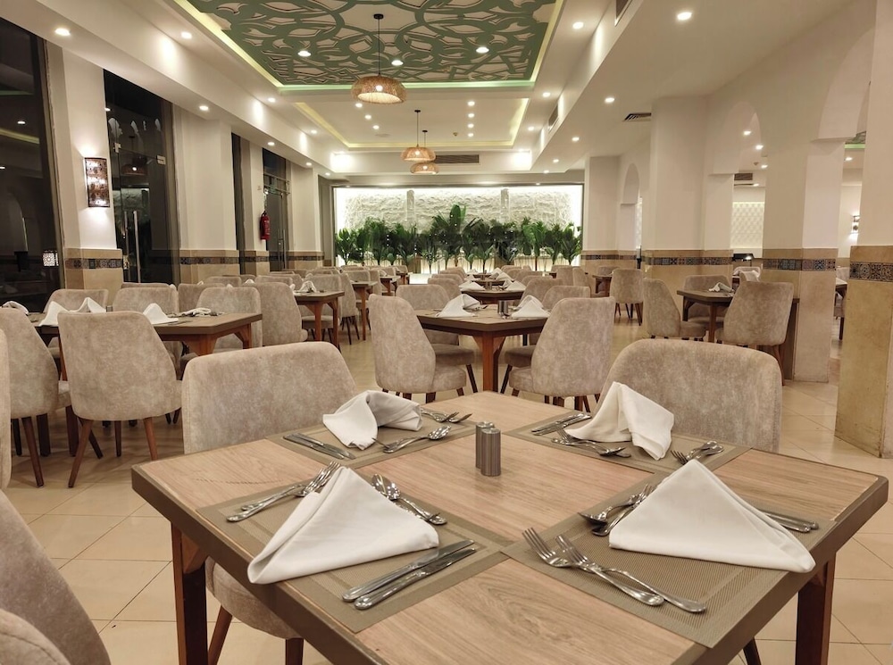 Edge Rotana Sea Beach — Restaurant & bars in Sharm El Sheikh, Red Sea