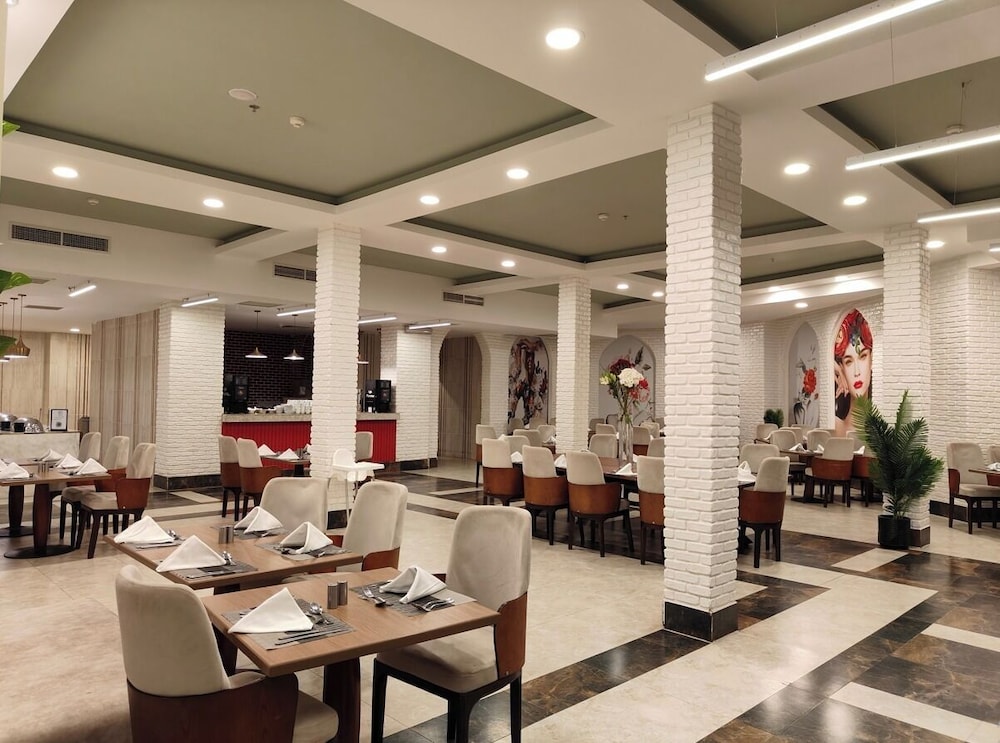 Edge Rotana Sea Beach — Restaurant & bars in Sharm El Sheikh, Red Sea