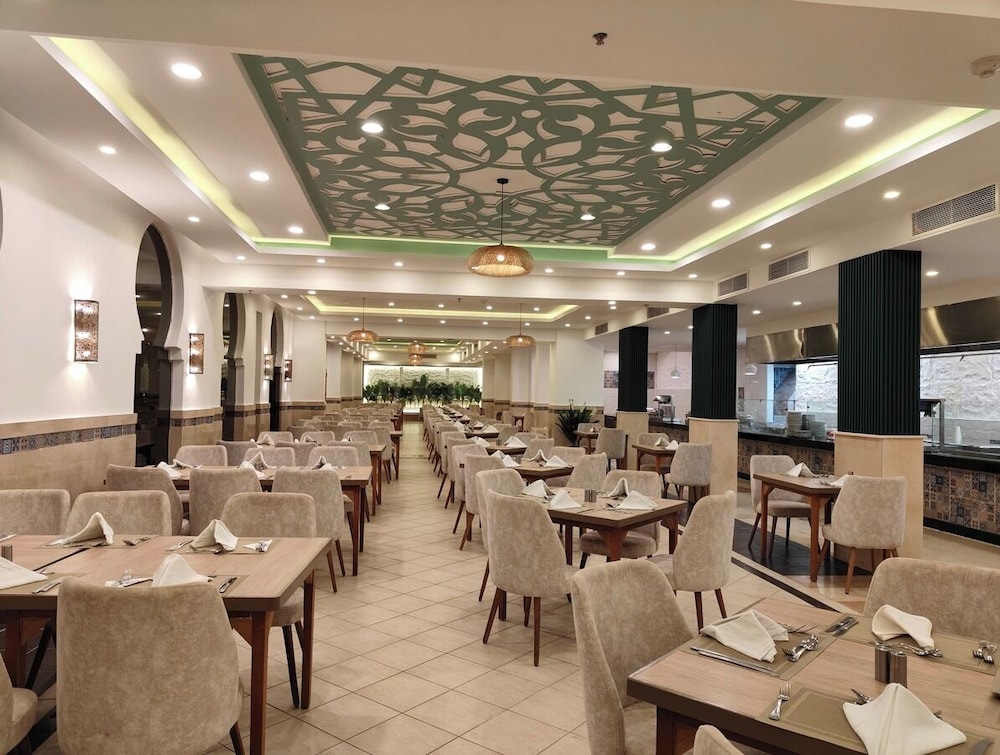 Edge Rotana Sea Beach — Restaurant & bars in Sharm El Sheikh, Red Sea