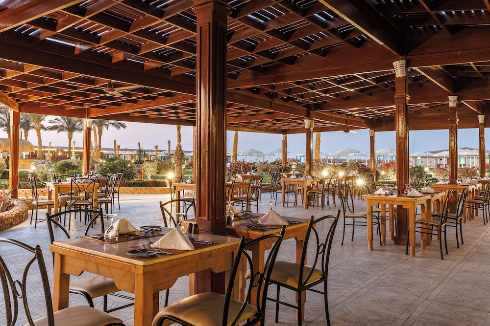 SUNRISE Solara Aqua park Resort — Restaurant & bars in Hurghada, Red Sea