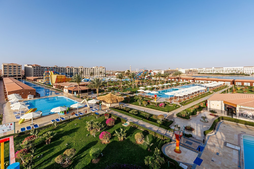 SUNRISE Solara Aqua park Resort — Swimming pool in Hurghada, Red Sea