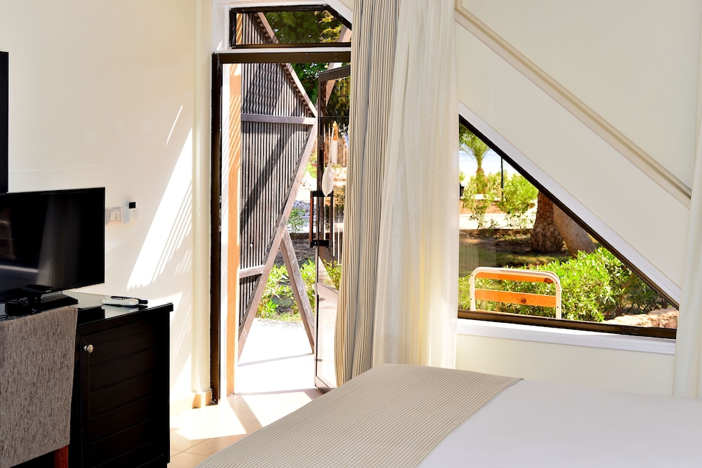 Eagle's Paradise Beach Resort Abu Soma — Hotel rooms in Safaga, Red Sea