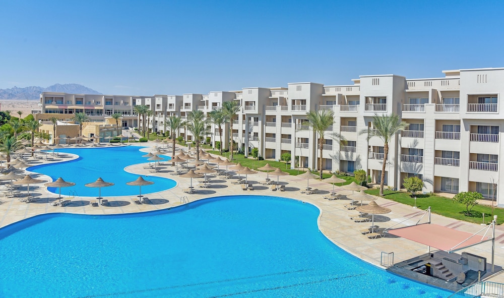 JAZ Soma Beach — Swimming pool in Soma Bay, Red Sea