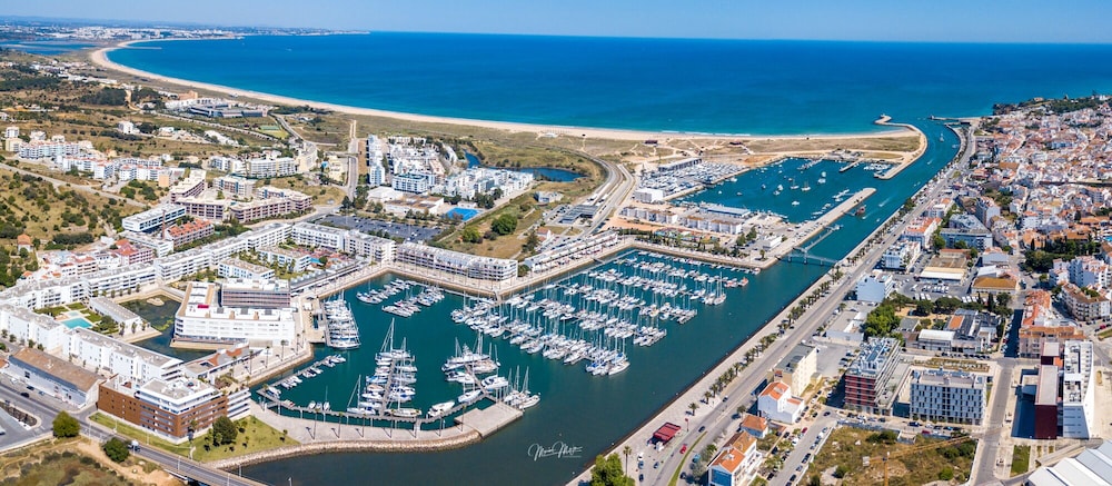 Marina Club Suite Hotel — Beach in Lagos, Faro