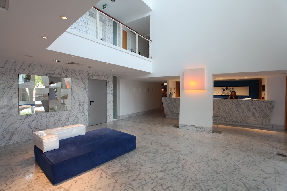 Marina Club Suite Hotel — Hotel building in Lagos, Faro