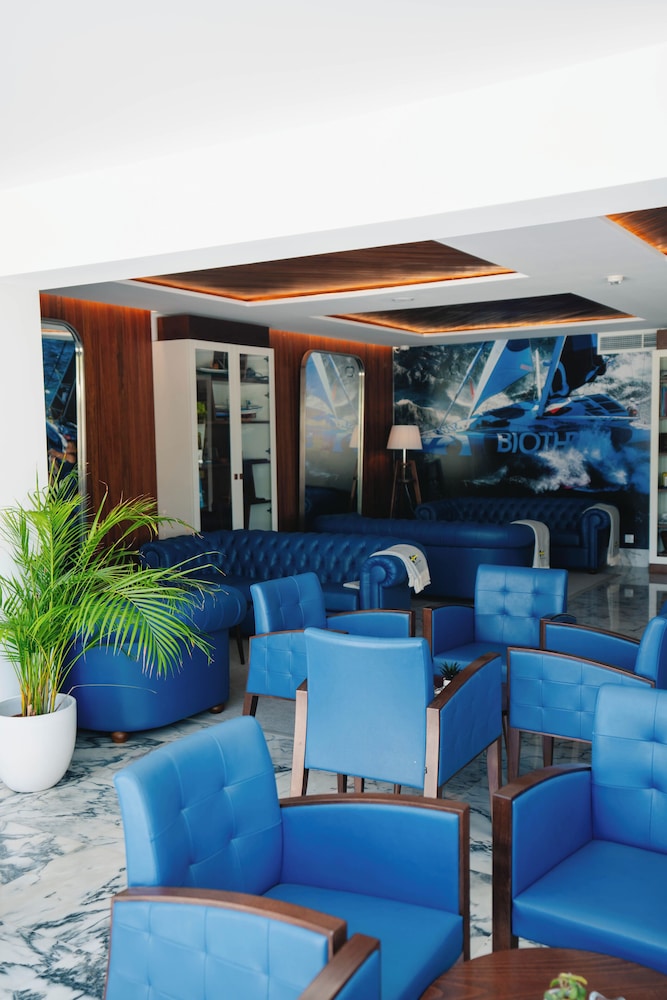 Marina Club Suite Hotel — Restaurant & bars in Lagos, Faro