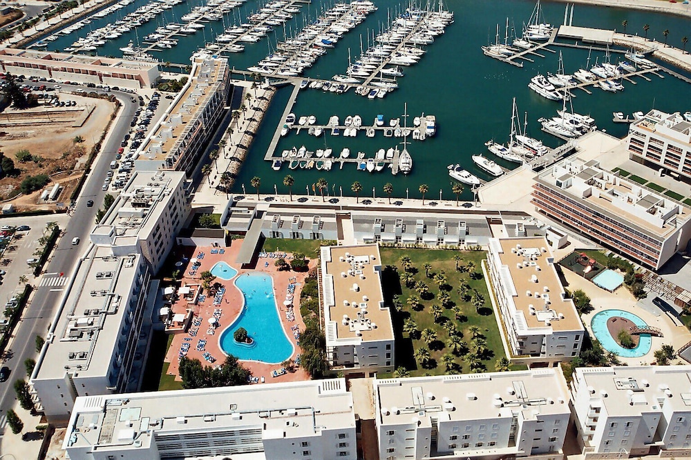 Marina Club Suite Hotel — Hotel building in Lagos, Faro