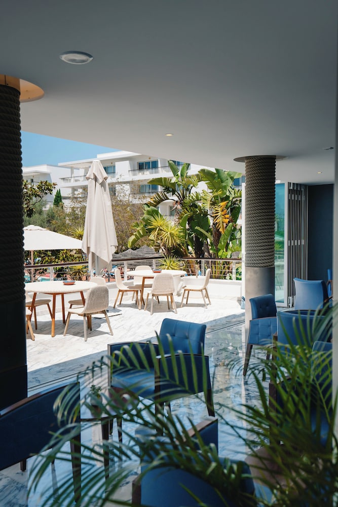 Marina Club Suite Hotel — Restaurant & bars in Lagos, Faro