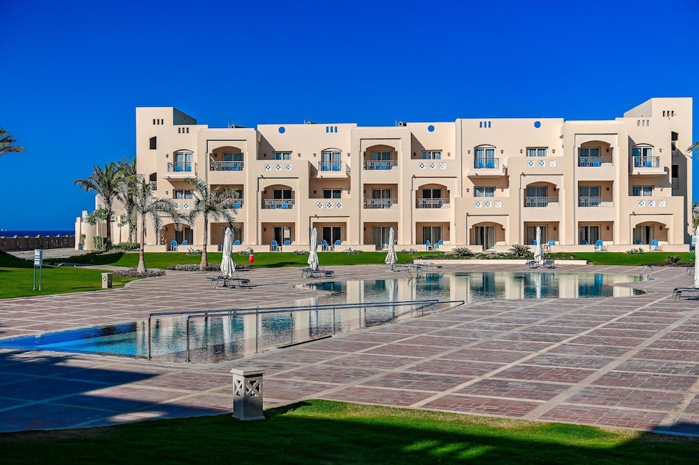 Sataya Resort Marsa Alam — Hotel building in Marsa Alam, Red Sea
