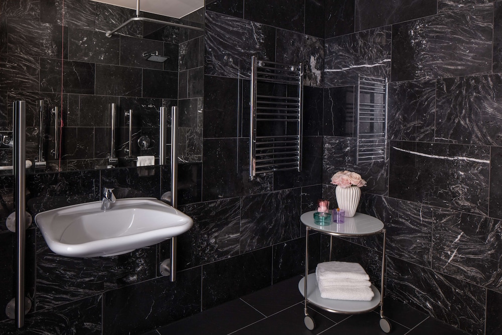 Anantara The Marker Dublin - A Leading Hotel of the World — Hotel rooms in Dublin, Dublin City